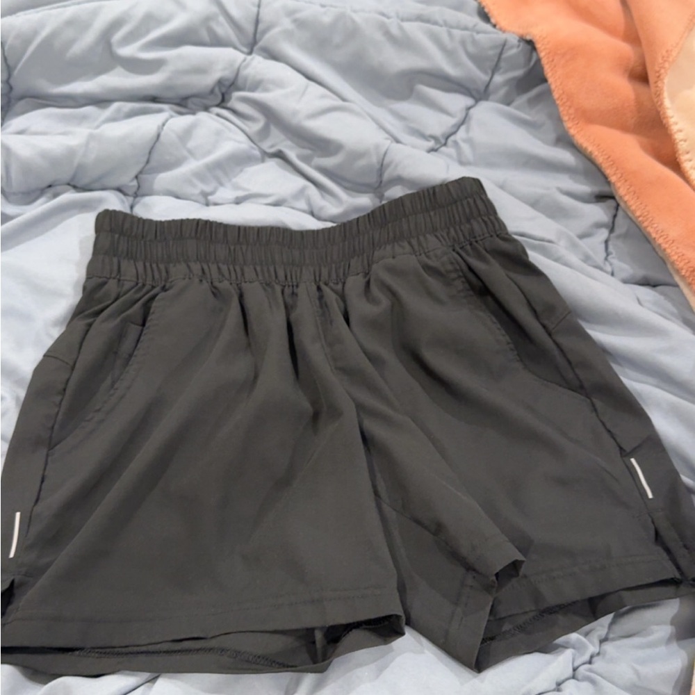 Black Columbia shorts